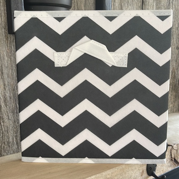 NWT Get Organized with this CuteBlack and White Chevron Stripes Storage Bin Cube - Picture 5 of 7